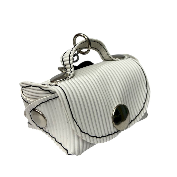Micro borsa portachiavi TOOitaly, un accessorio artigianale realizzato con materiali vegan e cruelty-free. Perfetta come charms