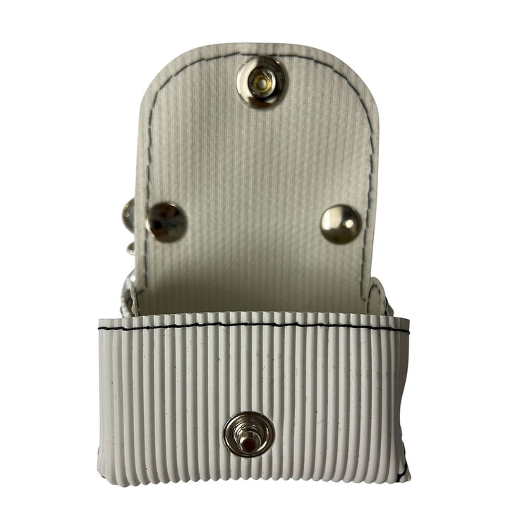 Micro borsa portachiavi TOOitaly, un accessorio artigianale realizzato con materiali vegan e cruelty-free. Perfetta come charms