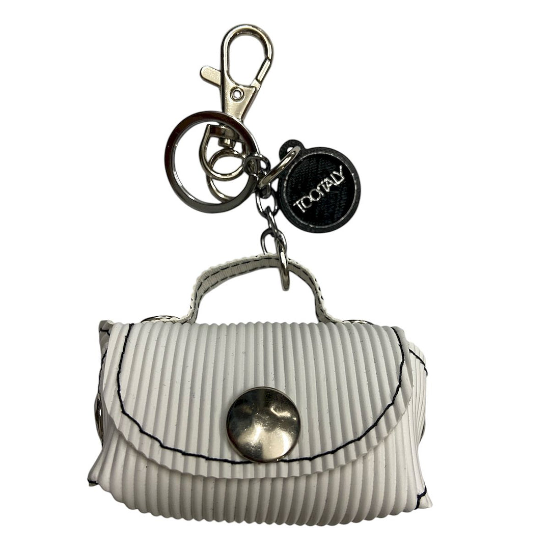 Micro borsa portachiavi TOOitaly, un accessorio artigianale realizzato con materiali vegan e cruelty-free. Perfetta come charms