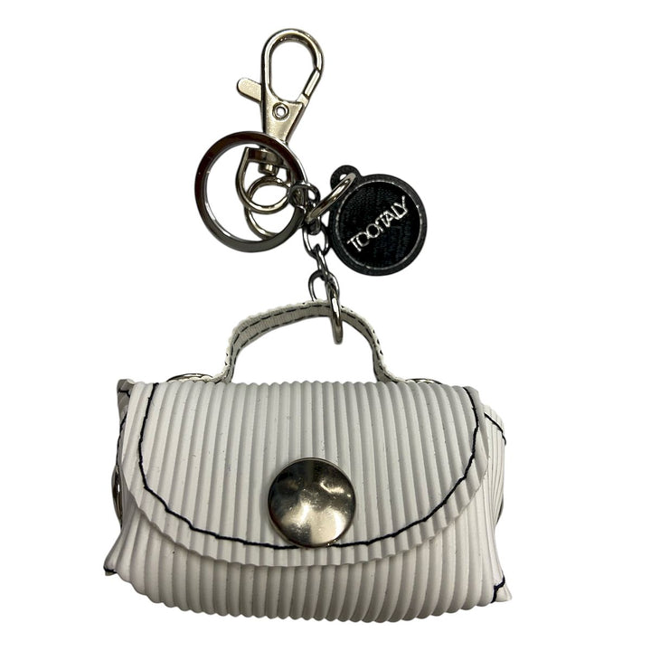 Micro borsa portachiavi TOOitaly, un accessorio artigianale realizzato con materiali vegan e cruelty-free. Perfetta come charms