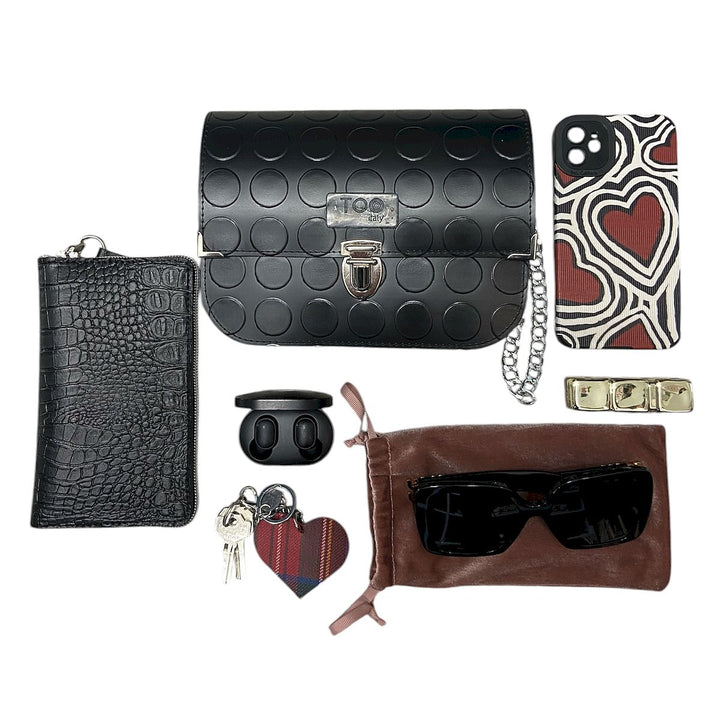 Chicca Maxi TOOitaly: Messenger Bag artigianale Made in Italy compatta in PVC bullonato con tracolla e dettagli in resina
