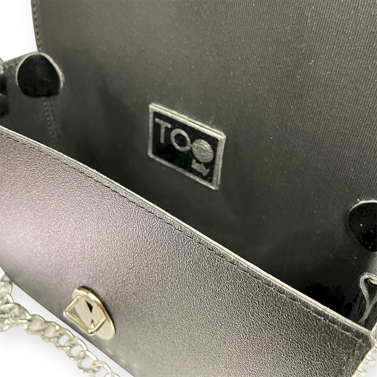 Chicca Maxi TOOitaly: Messenger Bag artigianale Made in Italy compatta in PVC satinato con tracolla e dettagli in resina