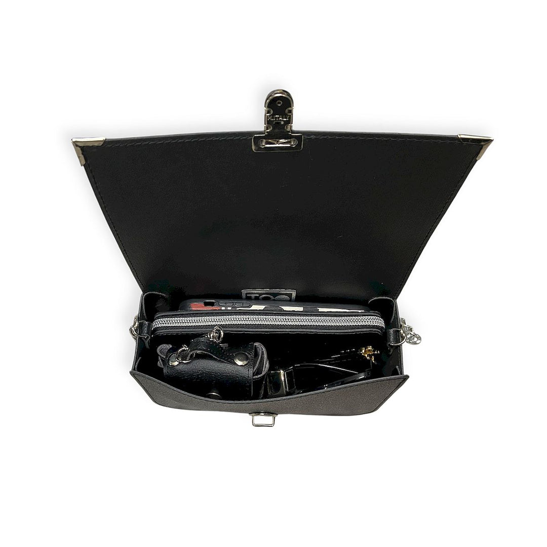 Chicca Maxi TOOitaly: Messenger Bag artigianale Made in Italy compatta in PVC satinato con tracolla e dettagli in resina