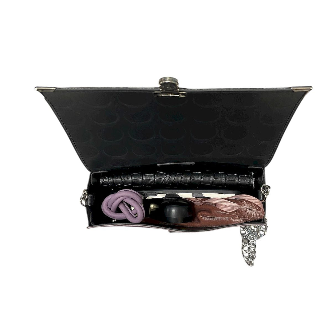Chicca Maxi TOOitaly: Messenger Bag artigianale Made in Italy compatta in pelle artificiale con tracolla e dettagli in resina