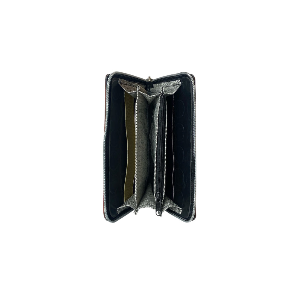 Portafoglio donna PVC e pelle vegan, con tasca interna con cerniera e scomparti per carte. Chiusura con zip, disponibile in due misure