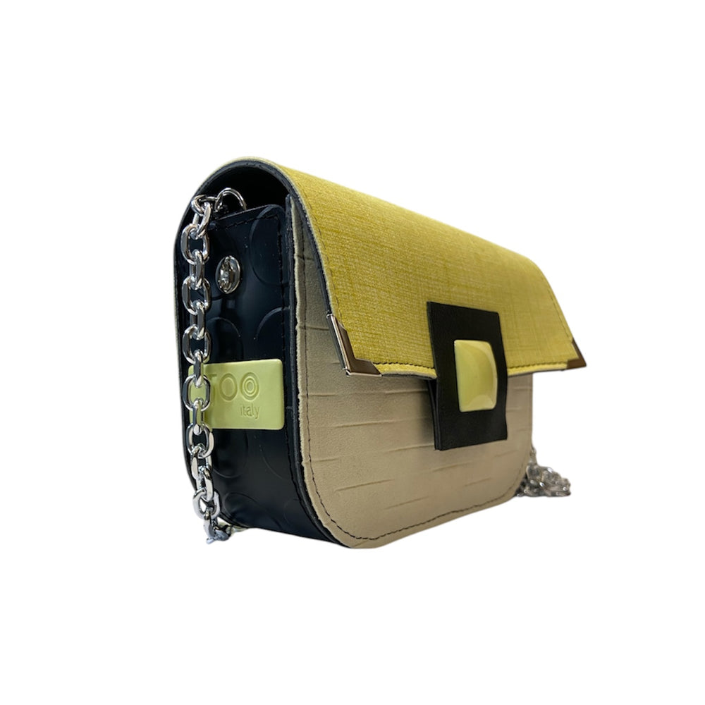 Chicca Maxi TOOitaly: Messenger Bag artigianale Made in Italy compatta in PVC e Alcantara con tracolla e dettagli in resina