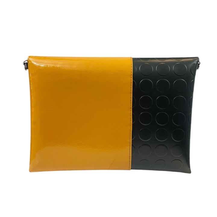 Borsa a mano e tracolla Clutch Maxi di TOOitaly, design compatto, struttura rigida in PVC rivestita in alcantara 100%
circolare o pelle ecologica