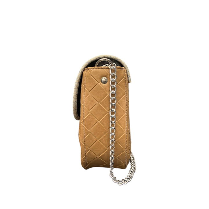 Everyday, borsa con struttura semirigida in pelle vegan intrecciata corda con bordo a contrasto in alcantara ghiaccio con stecchetta blu