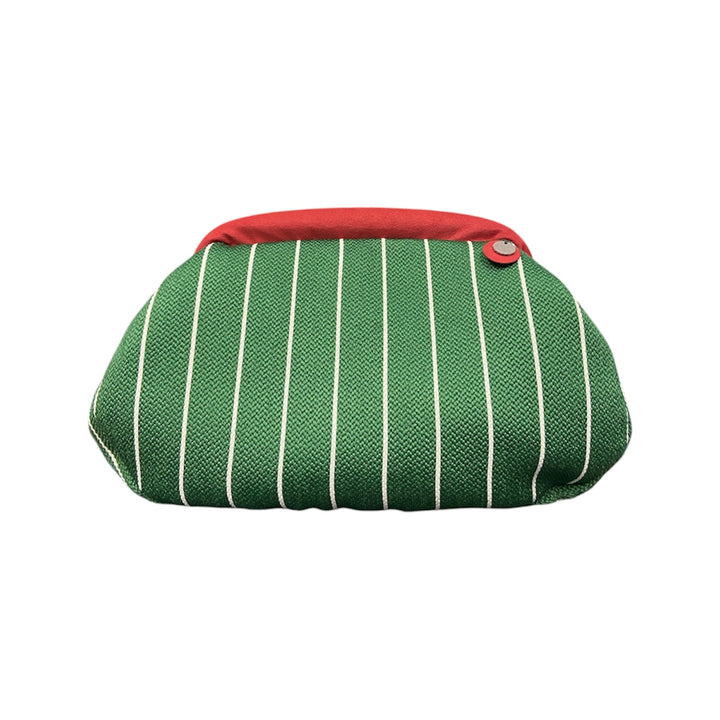 Fluffy Riga verde - L’eleganza soffice e audace in una pouch fronte