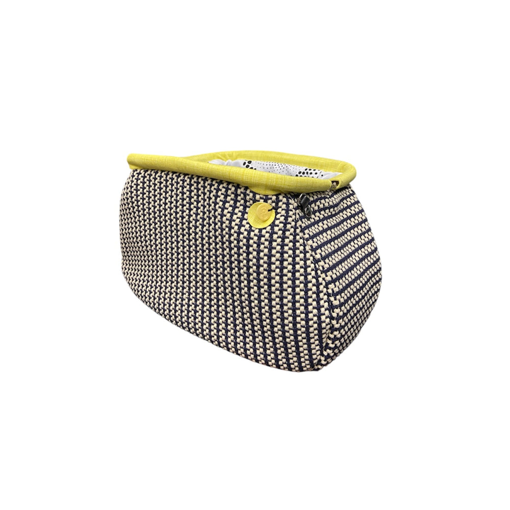 Fluffy Chicco blu e bianco - L’eleganza soffice e audace in una pouch 3_4