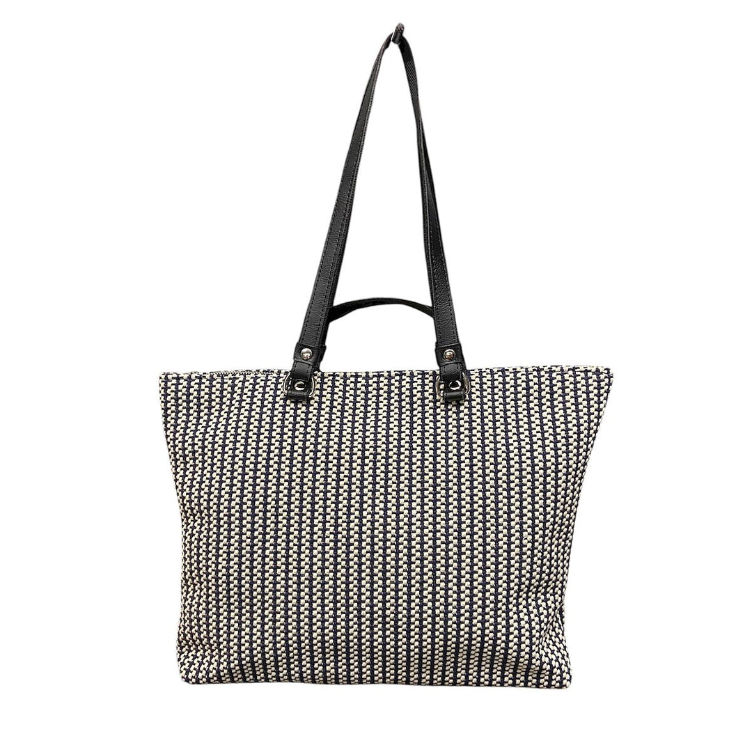 Shopper dallo stile contemporaneo, spaziosa e perfetta per ogni occasione, con un'anima eco-friendly