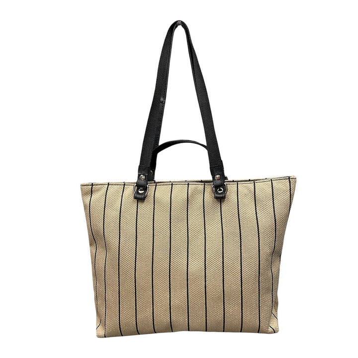 Shopper dallo stile contemporaneo, spaziosa e perfetta per ogni occasione, con un'anima eco-friendly