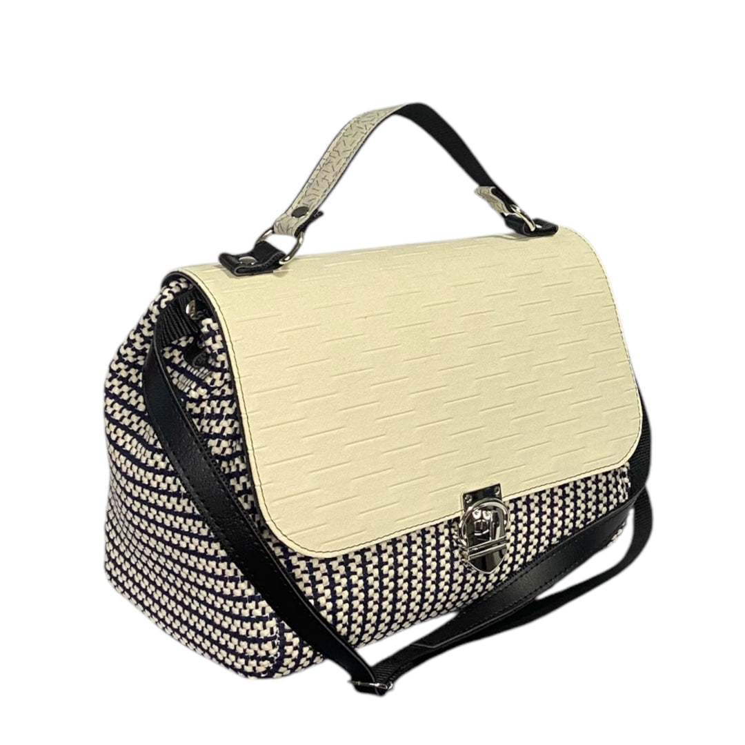 Miura Maxi, borsa con scocca rigida in tessuto a chicco panna e blu e patta in alcantara panna