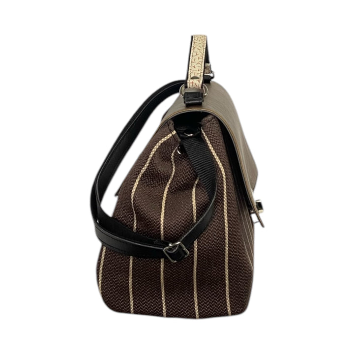 Miura Maxi, borsa con scocca rigida in tessuto rafia e patta in pelle vegan bronzata