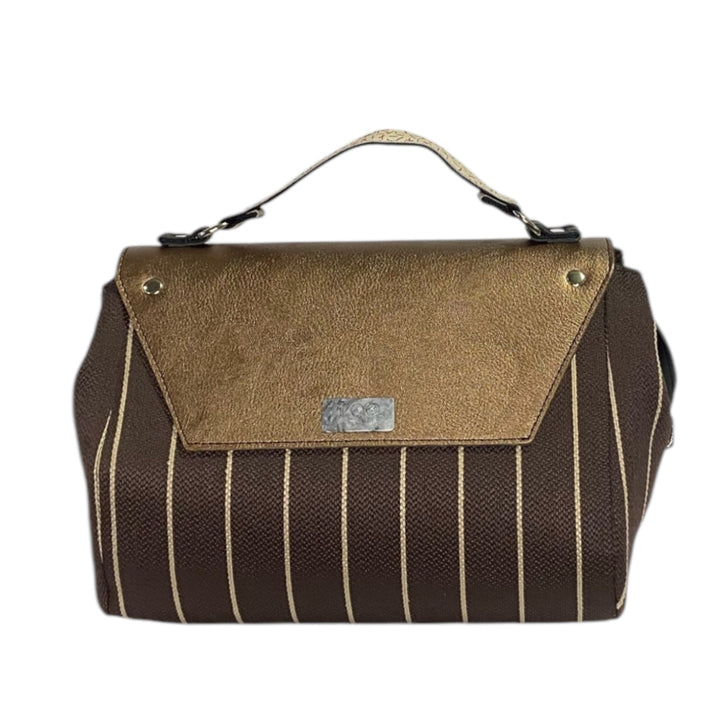 Miura Maxi, borsa con scocca rigida in tessuto rafia e patta in pelle vegan bronzata