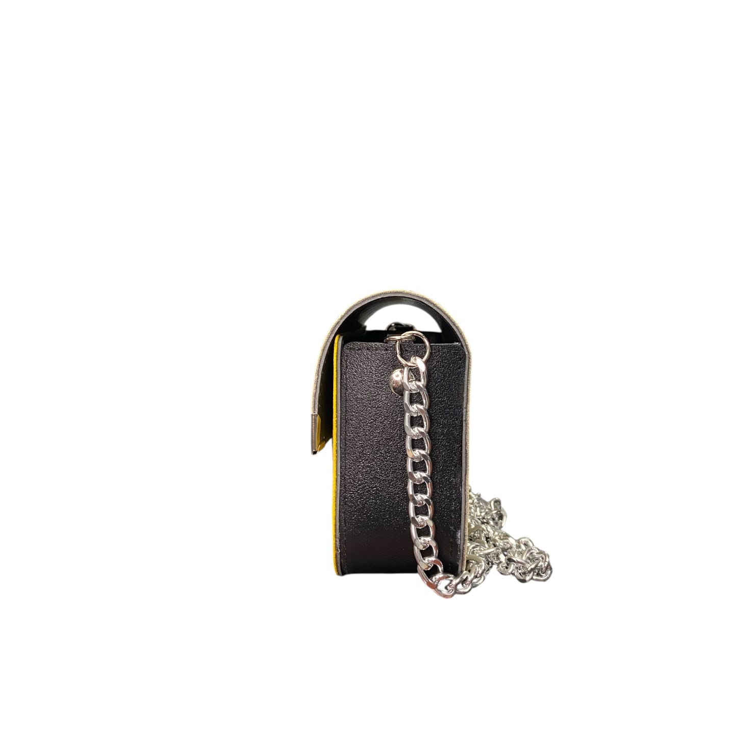 Chicca Mini Sabbia Solare, la borsa sostenibile compatta che unisce luce naturale, eleganza e spirito contemporaneo.