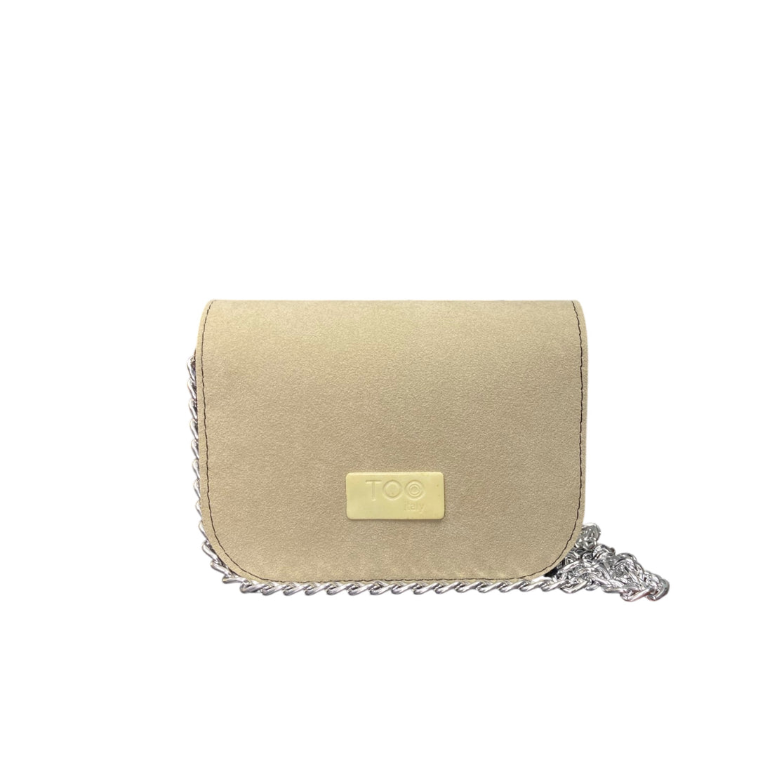 Chicca Mini Sabbia Solare, la borsa sostenibile compatta che unisce luce naturale, eleganza e spirito contemporaneo.