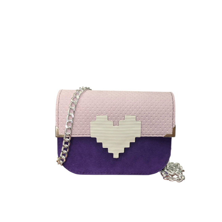 Chicca Mini Viola Iris, la borsa sostenibile compatta che unisce delicatezza, carattere e design contemporaneo.