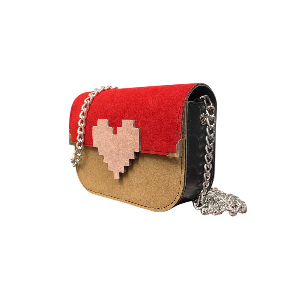 Chicca Mini Rosso Papavero, la borsa sostenibile compatta che esprime energia, identità e stile contemporaneo.