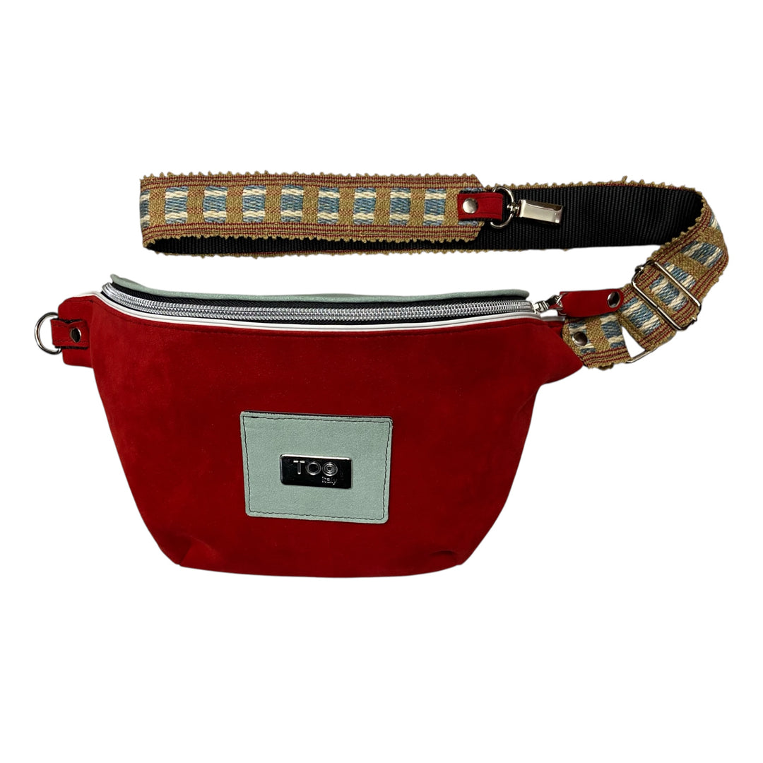 Marsupio TOOitaly Rosso Vermiglio in alcantara con tracolla regolabile. Accessorio capiente, elegante e Made in Italy.
