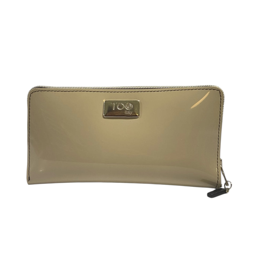 Portafoglio Maxi TOOitaly beige in PVC lucido con zip perimetrale. Elegante e luminoso.