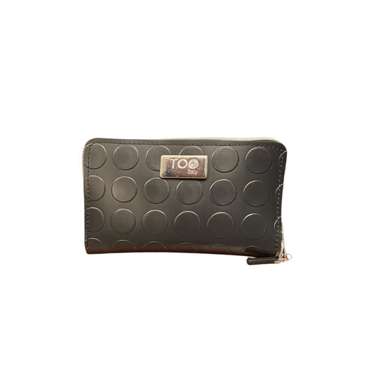 Portafoglio Mini TOOitaly in PVC bullonato nero con zip. Compatto, elegante e funzionale.