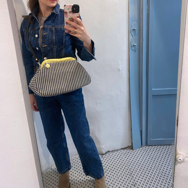 Fluffy Chicco blu e bianco - L’eleganza soffice e audace in una pouch - Fluffy