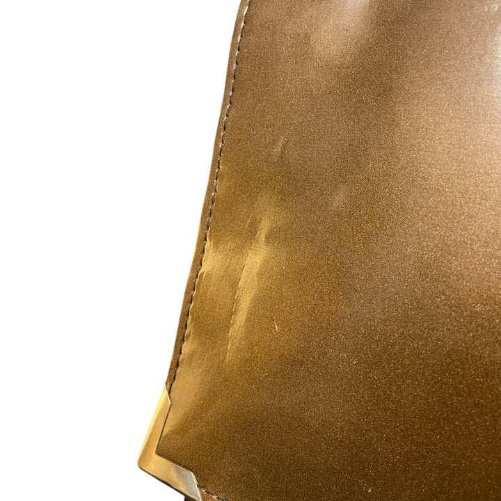 Clutch Lucida SecondHand, design minimal e raffinato, impreziosito da una chiusura con bottone calamitato in metallo