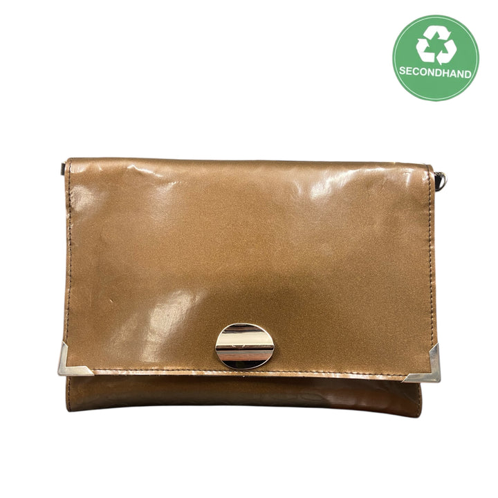 Clutch Lucida SecondHand, design minimal e raffinato, impreziosito da una chiusura con bottone calamitato in metallo