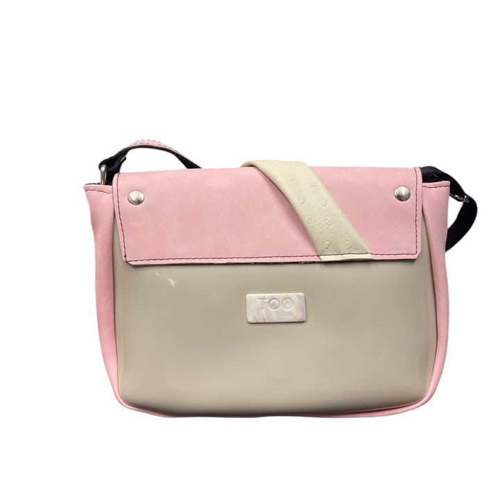 Everyday Secondhand Rosa, pattina in Alcantara rosa, morbida al tatto, abbinata a una scocca in PVC beige e rosa