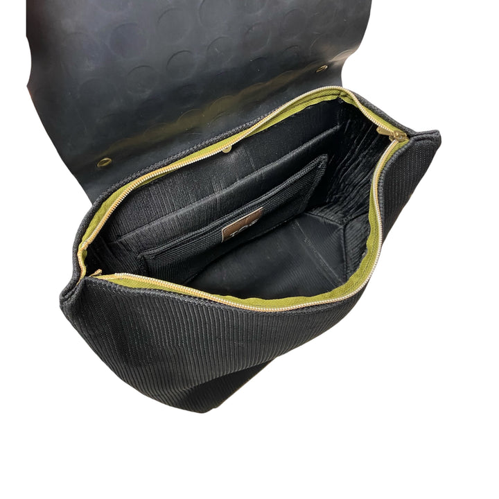 Zaino SecondHand Gold Iconic, struttura capiente, pratica e studiata per accompagnarti ogni giorno, mantenendo uno stile forte e riconoscibile