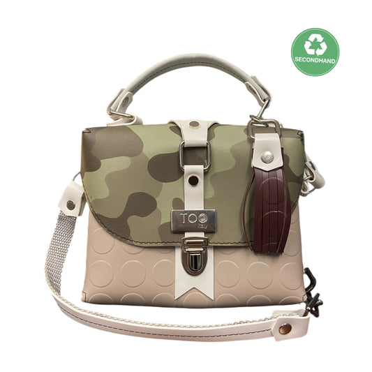 Box Militare è una box dal design strutturato che unisce l’anima strong del camouflage a dettagli chiari che la rendono originale e contemporanea.