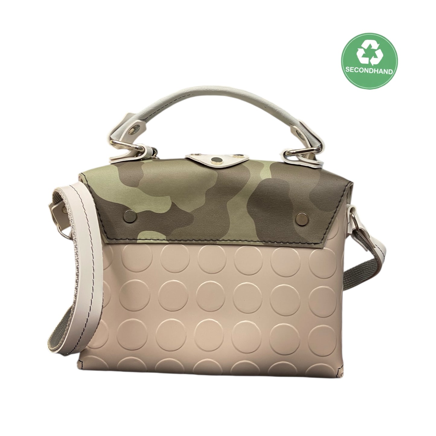 Box Militare è una box dal design strutturato che unisce l’anima strong del camouflage a dettagli chiari che la rendono originale e contemporanea.