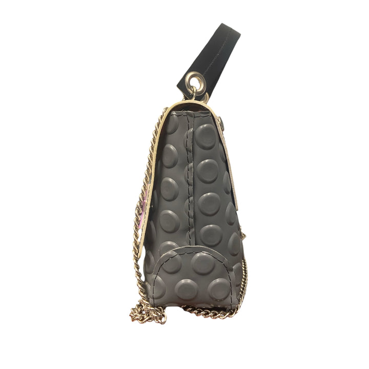 Box Pac-Man è una box dal carattere pop che richiama l’estetica arcade attraverso decori iconici e colori a contrasto