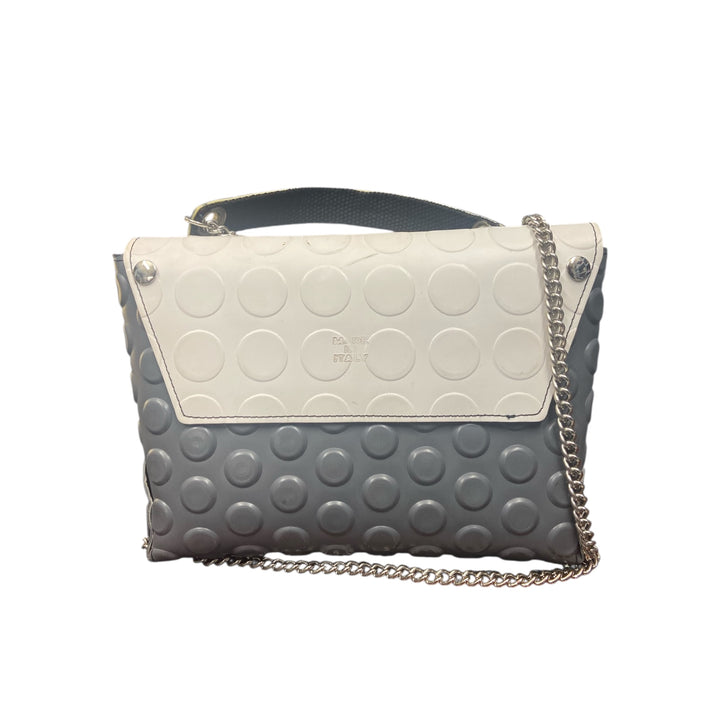 Box Pac-Man è una box dal carattere pop che richiama l’estetica arcade attraverso decori iconici e colori a contrasto