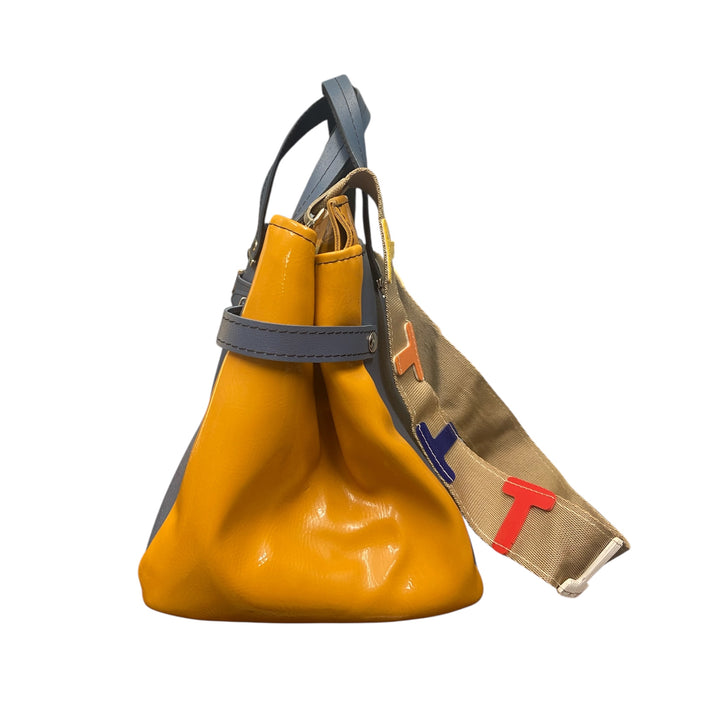 Elegante, trasformabile e dal design senza tempo, la Timeless è una borsa iconica TOOitaly pensata per adattarsi al tuo stile e alle tue esigenze. Qui in versione pre-loved