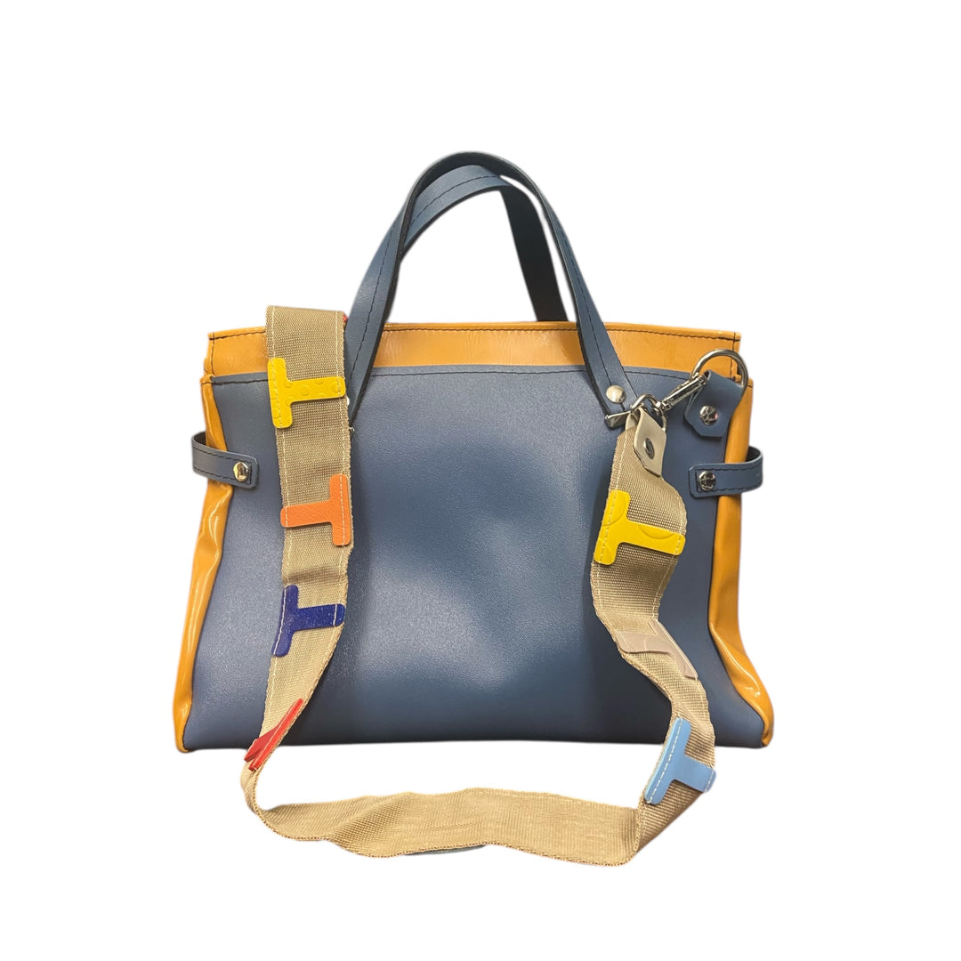 Elegante, trasformabile e dal design senza tempo, la Timeless è una borsa iconica TOOitaly pensata per adattarsi al tuo stile e alle tue esigenze. Qui in versione pre-loved