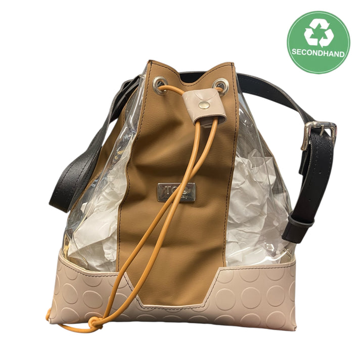 Essenziale, contemporaneo e dal forte carattere grafico, il Secchiello Riga è un modello che unisce materiali a contrasto e linee pulite. Qui in versione pre-loved