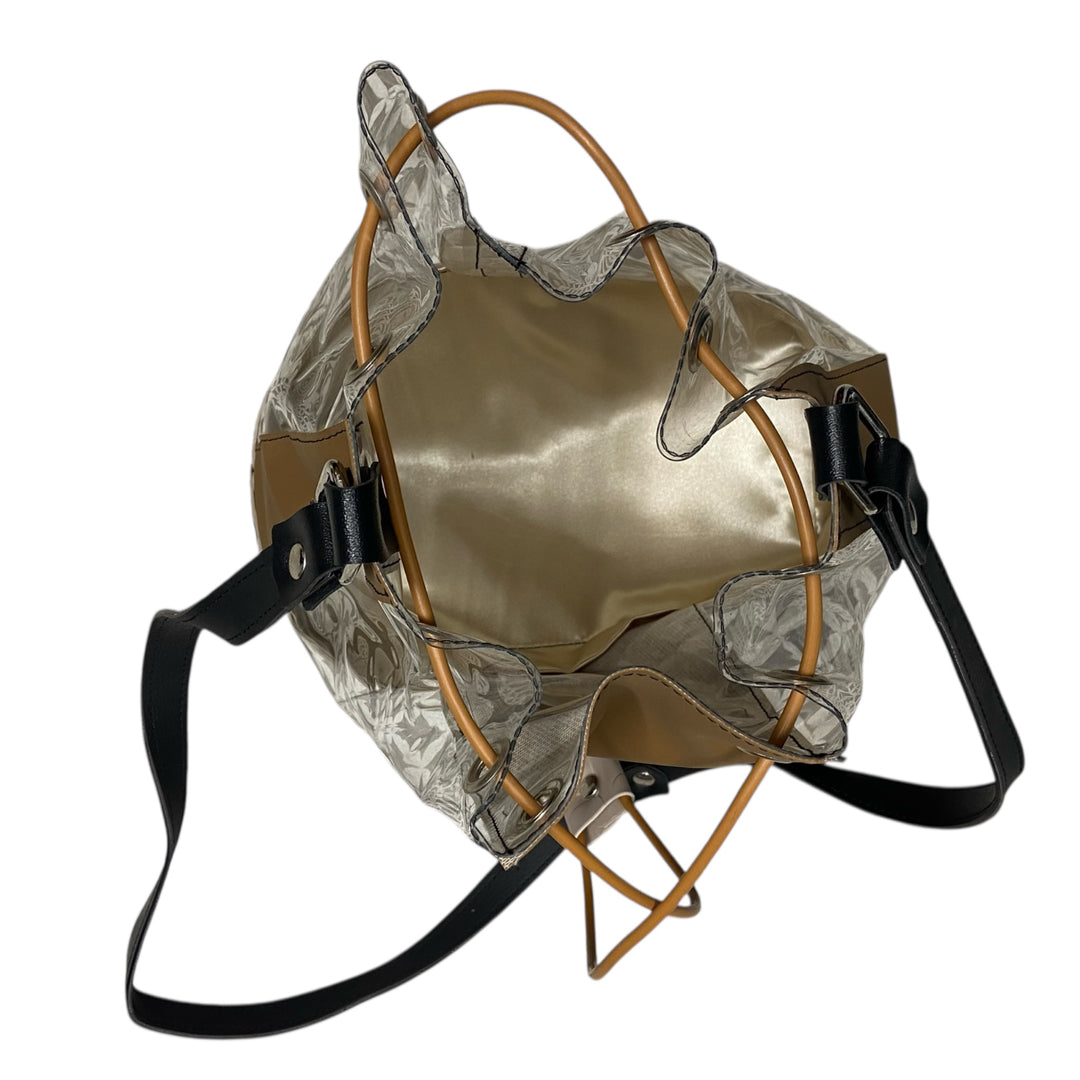 Essenziale, contemporaneo e dal forte carattere grafico, il Secchiello Riga è un modello che unisce materiali a contrasto e linee pulite. Qui in versione pre-loved