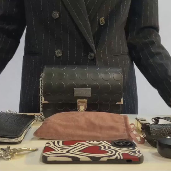 Scopri quanto è capiente la borsetta donna a tracolla Chicca Maxi